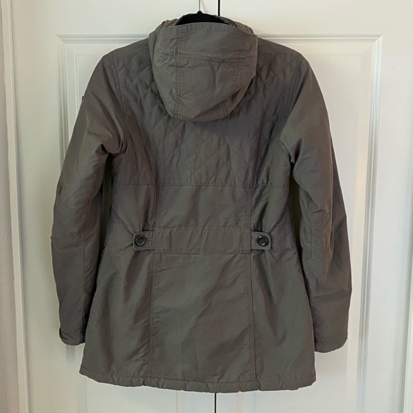 ISO ISO ISO this Columbia jacket in a XS - Picture 2 of 2